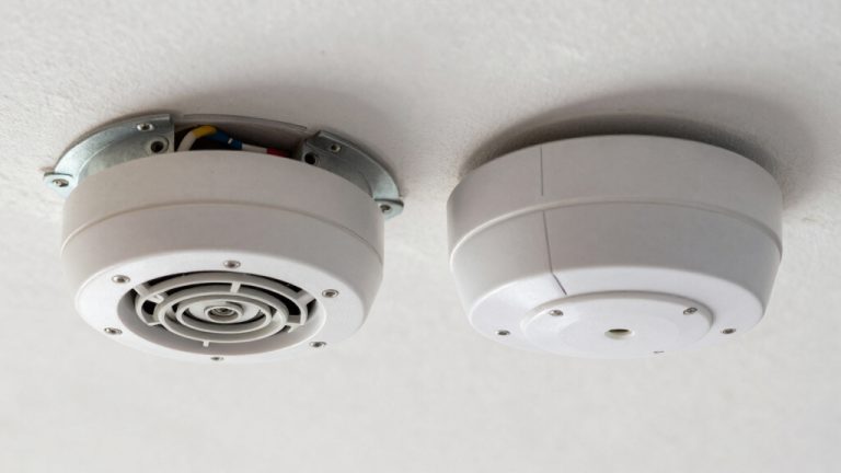 hardwired versus battery smoke detectors